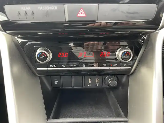 三菱 エクリプス クロス ＰＨＥＶ P 東京都 2021(令3)年 4.4万km パール ワンオーナー/e-アシスト（衝突回避パッケージ）/純正SDナビ フルセグTV/全周囲カメラ　バックカメラ/サンルーフ/ブラックハーフレザーシート/シートヒーター（前席）/パワーシート（D席）/ステアリングヒーター/ヘッドアップディスプレイ/レーダークルーズコントロール/車線逸脱警報システム/誤発進抑制機能/後側方車両検知システム/後退時車両検知システム/パドルシフト/AC1500Wコンセント/スペアキー/保証書＆取扱説明書