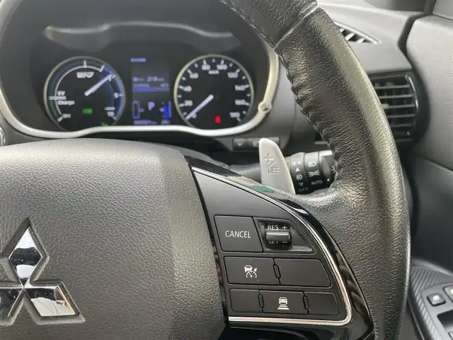 三菱 エクリプス クロス ＰＨＥＶ P 東京都 2021(令3)年 4.4万km パール ワンオーナー/e-アシスト（衝突回避パッケージ）/純正SDナビ フルセグTV/全周囲カメラ　バックカメラ/サンルーフ/ブラックハーフレザーシート/シートヒーター（前席）/パワーシート（D席）/ステアリングヒーター/ヘッドアップディスプレイ/レーダークルーズコントロール/車線逸脱警報システム/誤発進抑制機能/後側方車両検知システム/後退時車両検知システム/パドルシフト/AC1500Wコンセント/スペアキー/保証書＆取扱説明書