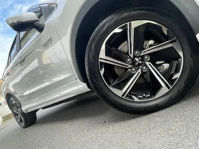三菱 エクリプス クロス ＰＨＥＶ P 東京都 2021(令3)年 4.4万km パール ワンオーナー/e-アシスト（衝突回避パッケージ）/純正SDナビ フルセグTV/全周囲カメラ　バックカメラ/サンルーフ/ブラックハーフレザーシート/シートヒーター（前席）/パワーシート（D席）/ステアリングヒーター/ヘッドアップディスプレイ/レーダークルーズコントロール/車線逸脱警報システム/誤発進抑制機能/後側方車両検知システム/後退時車両検知システム/パドルシフト/AC1500Wコンセント/スペアキー/保証書＆取扱説明書