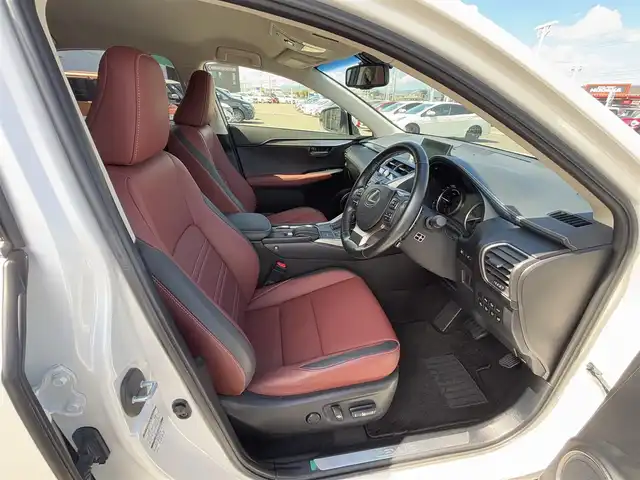 レクサス ＮＸ 300h Iパッケージ 徳島県 2017(平29)年 3万km ソニッククォーツ 純正ナビ/（ラジオ/DISC/USB/SD/フルセグ/BT/VTR/AUX）/バックカメラ/D/N席パワーシート/シートメモリ/ビルトインETC2.0/ステアリングヒーター/D/N席シートヒーター/パドルシフト/オートブレーキホールド/前後ドライブレコーダー/追従式クルーズコントロール/ブラインドスポットモニター/LEDヘッドライト/純正18インチアルミホイール/パワーバックドア