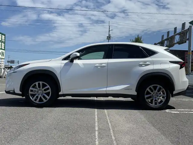 レクサス ＮＸ 300h Iパッケージ 徳島県 2017(平29)年 3万km ソニッククォーツ 純正ナビ/（ラジオ/DISC/USB/SD/フルセグ/BT/VTR/AUX）/バックカメラ/D/N席パワーシート/シートメモリ/ビルトインETC2.0/ステアリングヒーター/D/N席シートヒーター/パドルシフト/オートブレーキホールド/前後ドライブレコーダー/追従式クルーズコントロール/ブラインドスポットモニター/LEDヘッドライト/純正18インチアルミホイール/パワーバックドア
