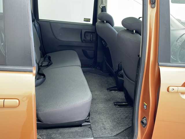 日産 ラフェスタ 20S 兵庫県 2005(平17)年 8.5万km ソレイユオレンジ ・AM/FM/CD/MD/・サンルーフ/・ETC/・ABS/・ハロゲンライト/・リモコンキー/・オートエアコン/・純正フロアマット/・ウォークスルー/・両側スライドドア/・電動格納ミラー/・サイドバイザー/・Wエアバッグ/・保証書/・取扱説明書