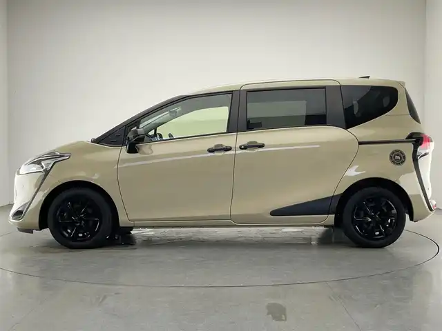 トヨタ シエンタ G グランパー 愛知県 2020(令2)年 1.9万km ベージュ 社外9インチナビ/トヨタセーフティセンス/後席モニター/両側パワースライドドア/ステアリングヒーター/シートヒーター/LEDオートライト/フォグランプ/バックカメラ/ETC/前後ドライブレコーダー/コーナーセンサー/フルセグTV/DVD/衝突被害軽減ブレーキ/カーテンエアバック/禁煙車