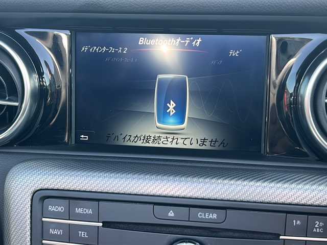 メルセデス・ベンツ ＳＬＣ２００ スポーツ 千葉県 2016(平28)年 5.7万km ブリリアントブルーM 純正ナビ/ワンセグテレビ/バックカメラ/Bluetooth/CD/DVD/USB/ビルトインETC/レダークルーズコントロール/ハーマンカードンサウンド/前方ドライブレコーダー/カーテシライト/オープンカー/ブラインドスポットアシスト/アクティブステアリング/アクティブブレーキ/ABS(アンチロック・ブレーキ・システム)/BAS(ブレーキアシストシステム)/アダクティブブレーキライト/ESP(エレクトロニック・スタビリティ・プログラム)/EBD(電子制御ブレーキングシステム)/盗難防止警報システム/シートヒーター/エアスカーフ/左右メモリー機能付きパワーシート/プッシュスタート/スマートキー/スペアキー１本/アンビエントライト/ステアリングスイッチ/純正アルミホイール/純正フロアマット/取扱説明書/保証書