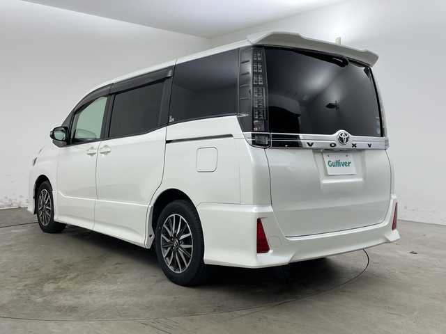 トヨタ ヴォクシー ZS 兵庫県 2016(平28)年 7.4万km ホワイトパールクリスタルシャイン ・ALPINEナビ（CD/DVD/TV/SD/BT)/・片側パワースライドドア/・ALPINE10.1インチフリップダウンモニター/・ETC/・バックカメラ/・社外ドライブレコーダー/・プリクラッシュセーフティ/・レーンディパーチャーアラート/・オートマチックハイビーム/・純正16インチAW/・LEDヘッドライト/・オートライト/・フォグランプ/・プッシュスタート/・スマートキー/・アイドリングストップ/・スペアキー