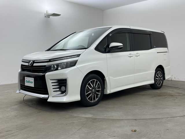 トヨタ ヴォクシー ZS 兵庫県 2016(平28)年 7.4万km ホワイトパールクリスタルシャイン ・ALPINEナビ（CD/DVD/TV/SD/BT)/・片側パワースライドドア/・ALPINE10.1インチフリップダウンモニター/・ETC/・バックカメラ/・社外ドライブレコーダー/・プリクラッシュセーフティ/・レーンディパーチャーアラート/・オートマチックハイビーム/・純正16インチAW/・LEDヘッドライト/・オートライト/・フォグランプ/・プッシュスタート/・スマートキー/・アイドリングストップ/・スペアキー