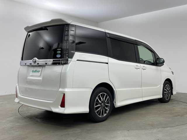 トヨタ ヴォクシー ZS 兵庫県 2016(平28)年 7.4万km ホワイトパールクリスタルシャイン ・ALPINEナビ（CD/DVD/TV/SD/BT)/・片側パワースライドドア/・ALPINE10.1インチフリップダウンモニター/・ETC/・バックカメラ/・社外ドライブレコーダー/・プリクラッシュセーフティ/・レーンディパーチャーアラート/・オートマチックハイビーム/・純正16インチAW/・LEDヘッドライト/・オートライト/・フォグランプ/・プッシュスタート/・スマートキー/・アイドリングストップ/・スペアキー