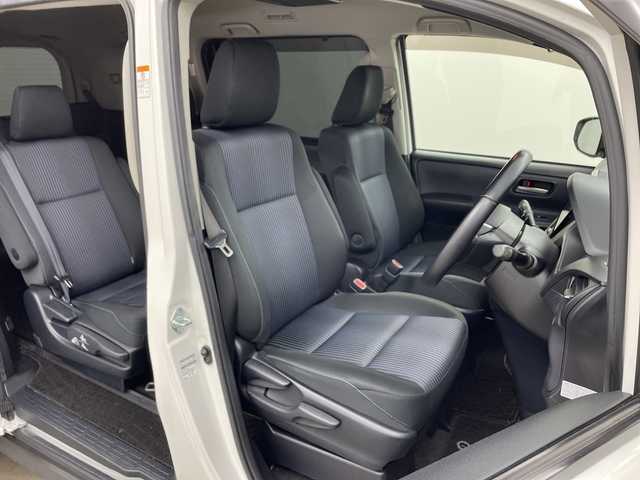 トヨタ ヴォクシー ZS 兵庫県 2016(平28)年 7.4万km ホワイトパールクリスタルシャイン ・ALPINEナビ（CD/DVD/TV/SD/BT)/・片側パワースライドドア/・ALPINE10.1インチフリップダウンモニター/・ETC/・バックカメラ/・社外ドライブレコーダー/・プリクラッシュセーフティ/・レーンディパーチャーアラート/・オートマチックハイビーム/・純正16インチAW/・LEDヘッドライト/・オートライト/・フォグランプ/・プッシュスタート/・スマートキー/・アイドリングストップ/・スペアキー