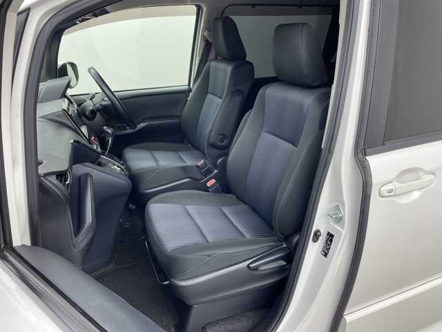 トヨタ ヴォクシー ZS 兵庫県 2016(平28)年 7.4万km ホワイトパールクリスタルシャイン ・ALPINEナビ（CD/DVD/TV/SD/BT)/・片側パワースライドドア/・ALPINE10.1インチフリップダウンモニター/・ETC/・バックカメラ/・社外ドライブレコーダー/・プリクラッシュセーフティ/・レーンディパーチャーアラート/・オートマチックハイビーム/・純正16インチAW/・LEDヘッドライト/・オートライト/・フォグランプ/・プッシュスタート/・スマートキー/・アイドリングストップ/・スペアキー