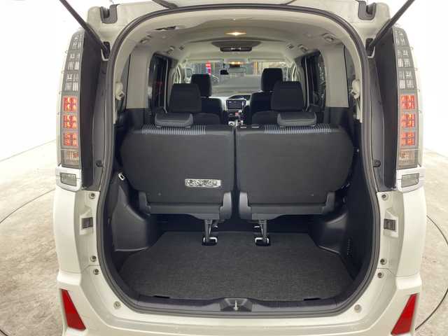 トヨタ ヴォクシー ZS 兵庫県 2016(平28)年 7.4万km ホワイトパールクリスタルシャイン ・ALPINEナビ（CD/DVD/TV/SD/BT)/・片側パワースライドドア/・ALPINE10.1インチフリップダウンモニター/・ETC/・バックカメラ/・社外ドライブレコーダー/・プリクラッシュセーフティ/・レーンディパーチャーアラート/・オートマチックハイビーム/・純正16インチAW/・LEDヘッドライト/・オートライト/・フォグランプ/・プッシュスタート/・スマートキー/・アイドリングストップ/・スペアキー