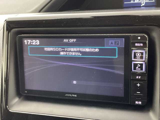 トヨタ ヴォクシー ZS 兵庫県 2016(平28)年 7.4万km ホワイトパールクリスタルシャイン ・ALPINEナビ（CD/DVD/TV/SD/BT)/・片側パワースライドドア/・ALPINE10.1インチフリップダウンモニター/・ETC/・バックカメラ/・社外ドライブレコーダー/・プリクラッシュセーフティ/・レーンディパーチャーアラート/・オートマチックハイビーム/・純正16インチAW/・LEDヘッドライト/・オートライト/・フォグランプ/・プッシュスタート/・スマートキー/・アイドリングストップ/・スペアキー