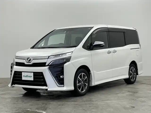 トヨタ ヴォクシー ZS 煌Ⅱ 群馬県 2020(令2)年 1.8万km ホワイトパールクリスタルシャイン フリップダウンモニター　純正９インチナビ　バックカメラ　両側パワースライドドア　クルーズコントロール　ＬＥＤライト　ＡＨＢ　純正１６インチＡＷ　ステアリングリモコン　ＥＴＣ　スマートキー　禁煙車