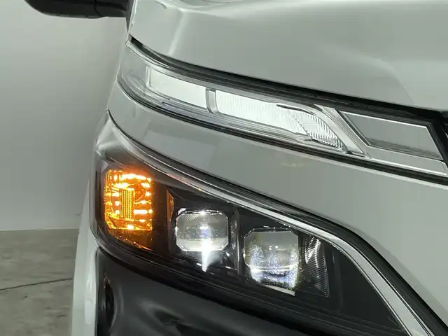 トヨタ ヴォクシー ZS 煌Ⅱ 群馬県 2020(令2)年 1.8万km ホワイトパールクリスタルシャイン フリップダウンモニター　純正９インチナビ　バックカメラ　両側パワースライドドア　クルーズコントロール　ＬＥＤライト　ＡＨＢ　純正１６インチＡＷ　ステアリングリモコン　ＥＴＣ　スマートキー　禁煙車