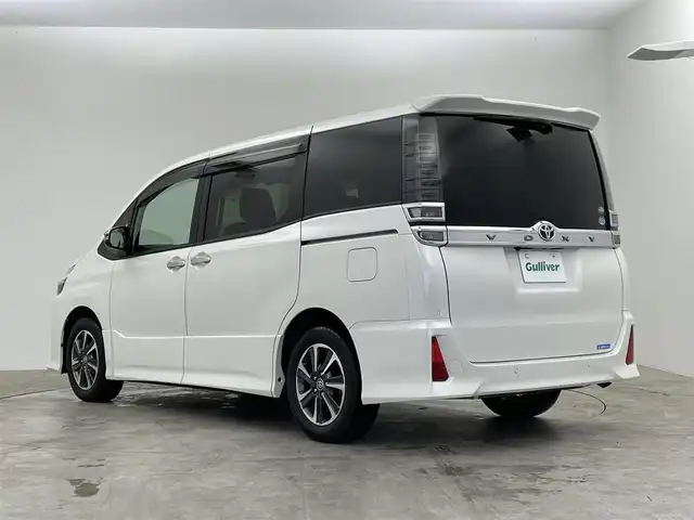 トヨタ ヴォクシー ZS 煌Ⅱ 群馬県 2020(令2)年 1.8万km ホワイトパールクリスタルシャイン フリップダウンモニター　純正９インチナビ　バックカメラ　両側パワースライドドア　クルーズコントロール　ＬＥＤライト　ＡＨＢ　純正１６インチＡＷ　ステアリングリモコン　ＥＴＣ　スマートキー　禁煙車