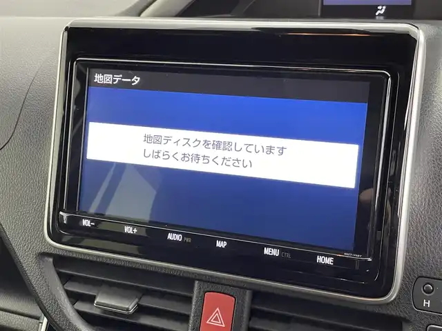 トヨタ ヴォクシー ZS 煌Ⅱ 群馬県 2020(令2)年 1.8万km ホワイトパールクリスタルシャイン フリップダウンモニター　純正９インチナビ　バックカメラ　両側パワースライドドア　クルーズコントロール　ＬＥＤライト　ＡＨＢ　純正１６インチＡＷ　ステアリングリモコン　ＥＴＣ　スマートキー　禁煙車