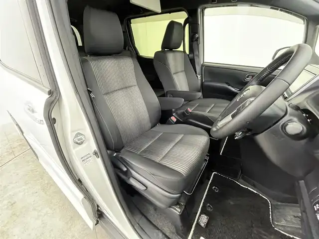 トヨタ ヴォクシー ZS 煌Ⅱ 群馬県 2020(令2)年 1.8万km ホワイトパールクリスタルシャイン フリップダウンモニター　純正９インチナビ　バックカメラ　両側パワースライドドア　クルーズコントロール　ＬＥＤライト　ＡＨＢ　純正１６インチＡＷ　ステアリングリモコン　ＥＴＣ　スマートキー　禁煙車