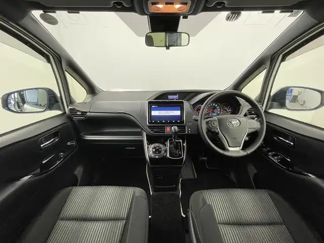 トヨタ ヴォクシー ZS 煌Ⅱ 群馬県 2020(令2)年 1.8万km ホワイトパールクリスタルシャイン フリップダウンモニター　純正９インチナビ　バックカメラ　両側パワースライドドア　クルーズコントロール　ＬＥＤライト　ＡＨＢ　純正１６インチＡＷ　ステアリングリモコン　ＥＴＣ　スマートキー　禁煙車