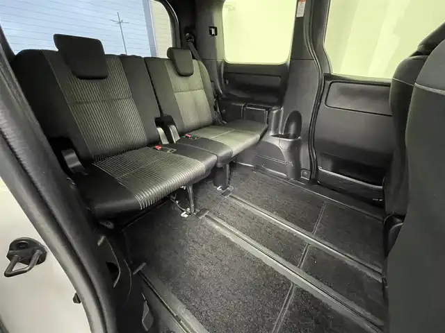 トヨタ ヴォクシー ZS 煌Ⅱ 群馬県 2020(令2)年 1.8万km ホワイトパールクリスタルシャイン フリップダウンモニター　純正９インチナビ　バックカメラ　両側パワースライドドア　クルーズコントロール　ＬＥＤライト　ＡＨＢ　純正１６インチＡＷ　ステアリングリモコン　ＥＴＣ　スマートキー　禁煙車