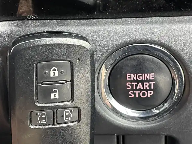 トヨタ ヴォクシー ZS 煌Ⅱ 群馬県 2020(令2)年 1.8万km ホワイトパールクリスタルシャイン フリップダウンモニター　純正９インチナビ　バックカメラ　両側パワースライドドア　クルーズコントロール　ＬＥＤライト　ＡＨＢ　純正１６インチＡＷ　ステアリングリモコン　ＥＴＣ　スマートキー　禁煙車