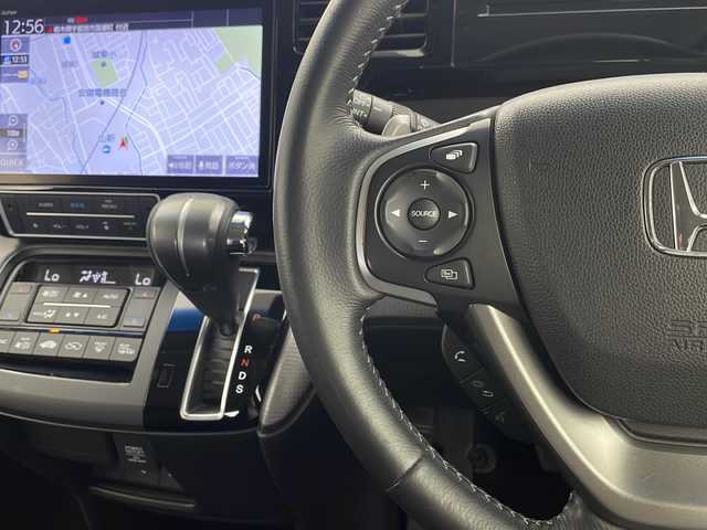 ホンダ ステップワゴン スパーダ ホンダセンシング 栃木県 2019(令1)年 4.6万km プラチナホワイトパール 10型純正ナビ/　　CD/DVD/Bluetooth/AM/FM/フルセグTV/バックカメラ/ビルトインETC/ホンダセンシング /・衝突軽減ブレーキ/・誤発信抑制機能/・歩行者低減ステアリング/・路外逸脱抑制機能/・アダプティブクルーズ/・LKAS/・先行車はお知らせ機能/・標識認識機能/11.6型純正フリップダウンモニター(VM-185EN)/両側パワースライドドア/純正ドライブレコーダー/純正16インチAW/純正フロアマット/オートライト/LEDヘッドライト/フォグランプ/パドルシフト/プッシュスタート/スマートキー