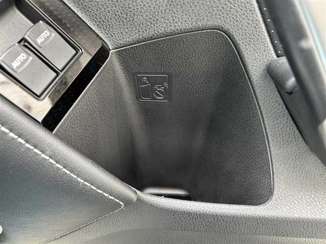 トヨタ ８６ GT リミテッド ブラックPKG 静岡県 2018(平30)年 1.4万km クリスタルホワイトパール 純正SDナビ（AM FM CD DVD Bluetooth）/純正ドライブレコーダー（前）/LEDオートヘッドライト/ハーフレザーシート/シートヒーター/クルーズコントロール/純正17インチアルミホイール/革巻きステアリング/ステアリングスイッチ/スマートキー＆プッシュスタート/フロントフォグランプ/MTモード/寒冷地仕様/純正フロアマット/取扱説明書/保証書/ビークルスタビリティコントロール（横滑り防止）/フルセグTV/バックモニター/ETC