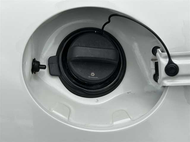 トヨタ ８６ GT リミテッド ブラックPKG 静岡県 2018(平30)年 1.4万km クリスタルホワイトパール 純正SDナビ（AM FM CD DVD Bluetooth）/純正ドライブレコーダー（前）/LEDオートヘッドライト/ハーフレザーシート/シートヒーター/クルーズコントロール/純正17インチアルミホイール/革巻きステアリング/ステアリングスイッチ/スマートキー＆プッシュスタート/フロントフォグランプ/MTモード/寒冷地仕様/純正フロアマット/取扱説明書/保証書/ビークルスタビリティコントロール（横滑り防止）/フルセグTV/バックモニター/ETC