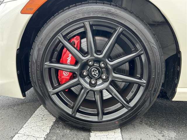 トヨタ ８６ GT リミテッド ブラックPKG 静岡県 2018(平30)年 1.4万km クリスタルホワイトパール 純正SDナビ（AM FM CD DVD Bluetooth）/純正ドライブレコーダー（前）/LEDオートヘッドライト/ハーフレザーシート/シートヒーター/クルーズコントロール/純正17インチアルミホイール/革巻きステアリング/ステアリングスイッチ/スマートキー＆プッシュスタート/フロントフォグランプ/MTモード/寒冷地仕様/純正フロアマット/取扱説明書/保証書/ビークルスタビリティコントロール（横滑り防止）/フルセグTV/バックモニター/ETC