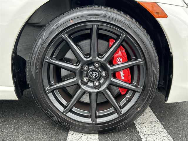 トヨタ ８６ GT リミテッド ブラックPKG 静岡県 2018(平30)年 1.4万km クリスタルホワイトパール 純正SDナビ（AM FM CD DVD Bluetooth）/純正ドライブレコーダー（前）/LEDオートヘッドライト/ハーフレザーシート/シートヒーター/クルーズコントロール/純正17インチアルミホイール/革巻きステアリング/ステアリングスイッチ/スマートキー＆プッシュスタート/フロントフォグランプ/MTモード/寒冷地仕様/純正フロアマット/取扱説明書/保証書/ビークルスタビリティコントロール（横滑り防止）/フルセグTV/バックモニター/ETC