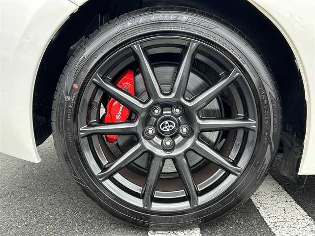トヨタ ８６ GT リミテッド ブラックPKG 静岡県 2018(平30)年 1.4万km クリスタルホワイトパール 純正SDナビ（AM FM CD DVD Bluetooth）/純正ドライブレコーダー（前）/LEDオートヘッドライト/ハーフレザーシート/シートヒーター/クルーズコントロール/純正17インチアルミホイール/革巻きステアリング/ステアリングスイッチ/スマートキー＆プッシュスタート/フロントフォグランプ/MTモード/寒冷地仕様/純正フロアマット/取扱説明書/保証書/ビークルスタビリティコントロール（横滑り防止）/フルセグTV/バックモニター/ETC
