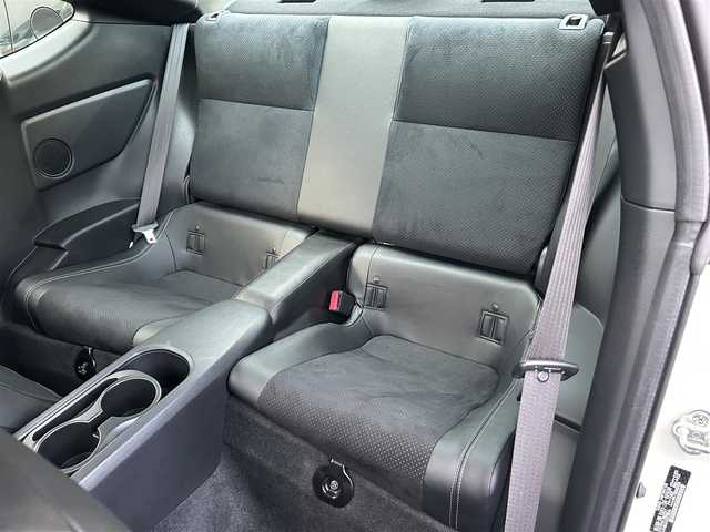 トヨタ ８６ GT リミテッド ブラックPKG 静岡県 2018(平30)年 1.4万km クリスタルホワイトパール 純正SDナビ（AM FM CD DVD Bluetooth）/純正ドライブレコーダー（前）/LEDオートヘッドライト/ハーフレザーシート/シートヒーター/クルーズコントロール/純正17インチアルミホイール/革巻きステアリング/ステアリングスイッチ/スマートキー＆プッシュスタート/フロントフォグランプ/MTモード/寒冷地仕様/純正フロアマット/取扱説明書/保証書/ビークルスタビリティコントロール（横滑り防止）/フルセグTV/バックモニター/ETC