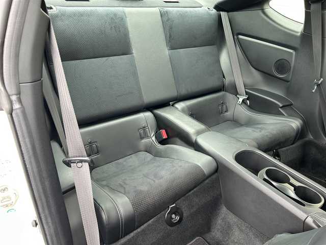トヨタ ８６ GT リミテッド ブラックPKG 静岡県 2018(平30)年 1.4万km クリスタルホワイトパール 純正SDナビ（AM FM CD DVD Bluetooth）/純正ドライブレコーダー（前）/LEDオートヘッドライト/ハーフレザーシート/シートヒーター/クルーズコントロール/純正17インチアルミホイール/革巻きステアリング/ステアリングスイッチ/スマートキー＆プッシュスタート/フロントフォグランプ/MTモード/寒冷地仕様/純正フロアマット/取扱説明書/保証書/ビークルスタビリティコントロール（横滑り防止）/フルセグTV/バックモニター/ETC