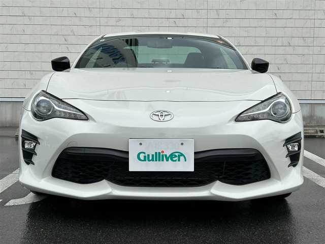 トヨタ ８６ GT リミテッド ブラックPKG 静岡県 2018(平30)年 1.4万km クリスタルホワイトパール 純正SDナビ（AM FM CD DVD Bluetooth）/純正ドライブレコーダー（前）/LEDオートヘッドライト/ハーフレザーシート/シートヒーター/クルーズコントロール/純正17インチアルミホイール/革巻きステアリング/ステアリングスイッチ/スマートキー＆プッシュスタート/フロントフォグランプ/MTモード/寒冷地仕様/純正フロアマット/取扱説明書/保証書/ビークルスタビリティコントロール（横滑り防止）/フルセグTV/バックモニター/ETC