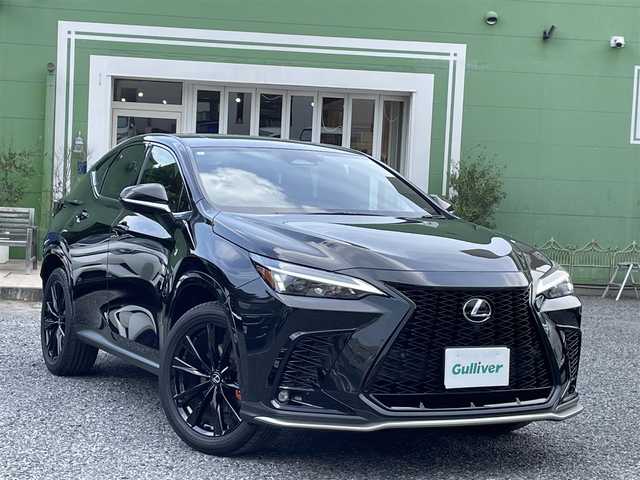 レクサス ＮＸ 350h Fスポーツ 埼玉県 2023(令5)年 0.9万km グラファイトブラックガラスフレーク ワンオーナー車/サンルーフ/赤革シート/前席エアシート＆シートヒーター＆パワーシート/純正ナビTV/パノラミックビューモニター/前後ドラレコ/ビルトインETC２．０/ヘッドアップディスプレイ/パワーバックドア/純正20インチアルミ/オレンジキャリパー/クリアランスソナー/パドルシフト/AC100V1500Wコンセント/プッシュスタート/保証書付整備手帳/取扱説明書