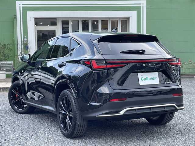 レクサス ＮＸ 350h Fスポーツ 埼玉県 2023(令5)年 0.9万km グラファイトブラックガラスフレーク ワンオーナー車/サンルーフ/赤革シート/前席エアシート＆シートヒーター＆パワーシート/純正ナビTV/パノラミックビューモニター/前後ドラレコ/ビルトインETC２．０/ヘッドアップディスプレイ/パワーバックドア/純正20インチアルミ/オレンジキャリパー/クリアランスソナー/パドルシフト/AC100V1500Wコンセント/プッシュスタート/保証書付整備手帳/取扱説明書
