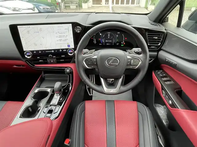 レクサス ＮＸ 350h Fスポーツ 埼玉県 2023(令5)年 0.9万km グラファイトブラックガラスフレーク ワンオーナー車/サンルーフ/赤革シート/前席エアシート＆シートヒーター＆パワーシート/純正ナビTV/パノラミックビューモニター/前後ドラレコ/ビルトインETC２．０/ヘッドアップディスプレイ/パワーバックドア/純正20インチアルミ/オレンジキャリパー/クリアランスソナー/パドルシフト/AC100V1500Wコンセント/プッシュスタート/保証書付整備手帳/取扱説明書