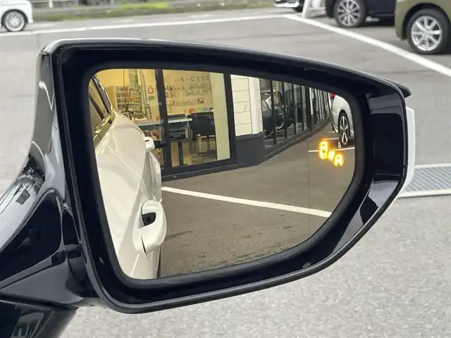 レクサス ＥＳ 300h Fスポーツ 愛媛県 2020(令2)年 5.6万km ホワイトノーヴァガラスフレーク サンルーフ(OP)/セーフティシステムプラス/　プリクラッシュセーフティ/　レーントレーシングアシスト/　アダプティブハイビーム/　レーダークルーズコントロール/　ロードサインアシスト/ブラインドスポットモニター(OP)/純正12.3インチナビ/　CD/DVD/Bluetooth/フルセグTV/バックカメラ/赤合皮シート/シートヒーター/シートベンチレーション/ステアリングヒーター/三眼フルLEDヘッドライト/ハンズフリーパワートランクリッド(OP)/前席パワーシート(D席メモリー付)/クリアンランスソナー/前方ドライブレコーダー/ビルトインETC2.0/フロアマット/プッシュスタート