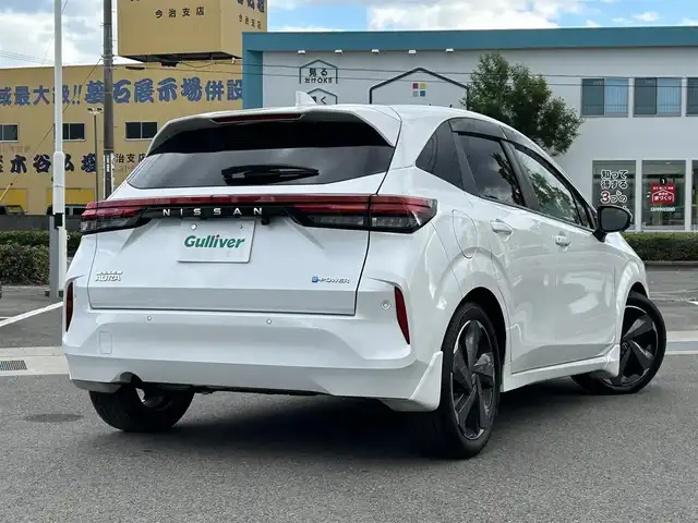 日産 オーラ G レザーエディション 愛媛県 2022(令4)年 4万km ピュアホワイトパール 登録時走行距離：39471km/BOSEスピーカー/メーカーOP純正ナビ/AM/FM/BT/フルセグTV//AppleCarPlay/AndroidAuto/HDMI/USB/ETC2.0/全方位カメラ/前方ドラレコ/追従クルコン/衝突軽減システム/LEDヘッドライト/オートライト/オートハイビーム/エンジンスタートボタン/スマートキー/純正アルミホイール/純正フロアマット/前後コーナーセンサー