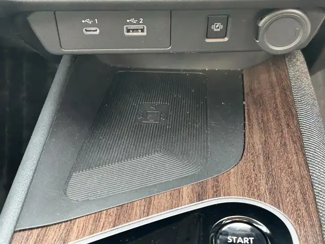 日産 オーラ G レザーエディション 愛媛県 2022(令4)年 4万km ピュアホワイトパール 登録時走行距離：39471km/BOSEスピーカー/メーカーOP純正ナビ/AM/FM/BT/フルセグTV//AppleCarPlay/AndroidAuto/HDMI/USB/ETC2.0/全方位カメラ/前方ドラレコ/追従クルコン/衝突軽減システム/LEDヘッドライト/オートライト/オートハイビーム/エンジンスタートボタン/スマートキー/純正アルミホイール/純正フロアマット/前後コーナーセンサー