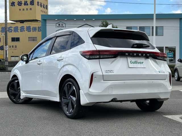 日産 オーラ G レザーエディション 愛媛県 2022(令4)年 4万km ピュアホワイトパール 登録時走行距離：39471km/BOSEスピーカー/メーカーOP純正ナビ/AM/FM/BT/フルセグTV//AppleCarPlay/AndroidAuto/HDMI/USB/ETC2.0/全方位カメラ/前方ドラレコ/追従クルコン/衝突軽減システム/LEDヘッドライト/オートライト/オートハイビーム/エンジンスタートボタン/スマートキー/純正アルミホイール/純正フロアマット/前後コーナーセンサー