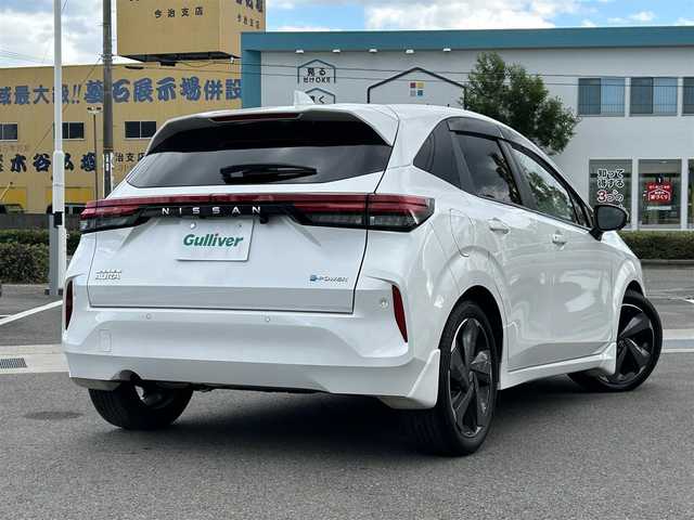 日産 オーラ G レザーエディション 愛媛県 2022(令4)年 4万km ピュアホワイトパール 登録時走行距離：39471km/BOSEスピーカー/メーカーOP純正ナビ/AM/FM/BT/フルセグTV//AppleCarPlay/AndroidAuto/HDMI/USB/ETC2.0/全方位カメラ/前方ドラレコ/追従クルコン/衝突軽減システム/LEDヘッドライト/オートライト/オートハイビーム/エンジンスタートボタン/スマートキー/純正アルミホイール/純正フロアマット/前後コーナーセンサー