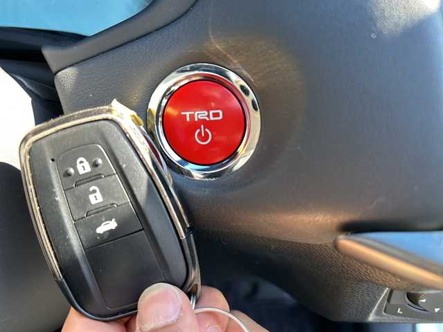 トヨタ クラウン ハイブリッド RS 千葉県 2021(令3)年 3.5万km プレシャスホワイトパール ＴＲＤエアロ　ＴＲＤプッシュボタン　ナビ　全方位カメラ　シートヒーター　ステアヒーター　パワーシート　ＰＣＳ　ＢＳＭ　ＲＣＴＡ　ＲＣＤ　ＨＵＤ　ＲＳＡ　ＥＴＣ　パーキングサポート　フルセグ　ＢＴ