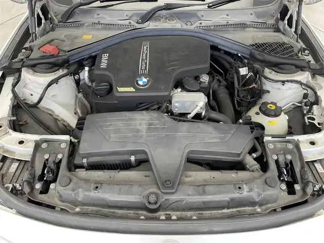 ＢＭＷ ３２０ｉ スポーツ 滋賀県 2013(平25)年 5.3万km ミネラルホワイト 禁煙車/純正ナビ/（CD/DVD/BT/AUX/FM/AM）/バックカメラ/ミラー一体型ETC/前席パワーシート/クルーズコントロール/クリアランスソナー/プッシュスタート/スマートキー/純正17インチAW