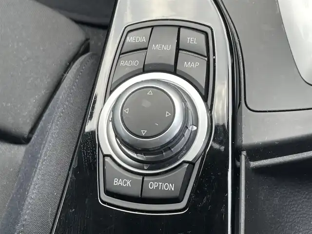 ＢＭＷ ３２０ｉ スポーツ 滋賀県 2013(平25)年 5.3万km ミネラルホワイト 禁煙車/純正ナビ/（CD/DVD/BT/AUX/FM/AM）/バックカメラ/ミラー一体型ETC/前席パワーシート/クルーズコントロール/クリアランスソナー/プッシュスタート/スマートキー/純正17インチAW