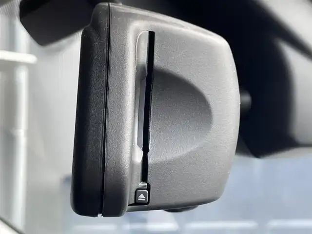 ＢＭＷ ３２０ｉ スポーツ 滋賀県 2013(平25)年 5.3万km ミネラルホワイト 禁煙車/純正ナビ/（CD/DVD/BT/AUX/FM/AM）/バックカメラ/ミラー一体型ETC/前席パワーシート/クルーズコントロール/クリアランスソナー/プッシュスタート/スマートキー/純正17インチAW