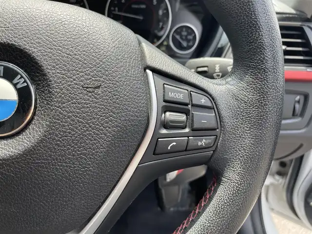 ＢＭＷ ３２０ｉ スポーツ 滋賀県 2013(平25)年 5.3万km ミネラルホワイト 禁煙車/純正ナビ/（CD/DVD/BT/AUX/FM/AM）/バックカメラ/ミラー一体型ETC/前席パワーシート/クルーズコントロール/クリアランスソナー/プッシュスタート/スマートキー/純正17インチAW
