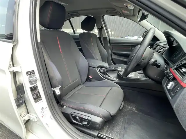 ＢＭＷ ３２０ｉ スポーツ 滋賀県 2013(平25)年 5.3万km ミネラルホワイト 禁煙車/純正ナビ/（CD/DVD/BT/AUX/FM/AM）/バックカメラ/ミラー一体型ETC/前席パワーシート/クルーズコントロール/クリアランスソナー/プッシュスタート/スマートキー/純正17インチAW