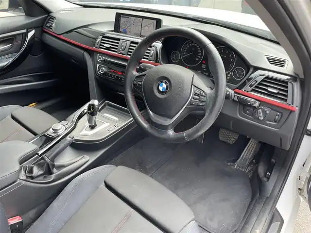 ＢＭＷ ３２０ｉ スポーツ 滋賀県 2013(平25)年 5.3万km ミネラルホワイト 禁煙車/純正ナビ/（CD/DVD/BT/AUX/FM/AM）/バックカメラ/ミラー一体型ETC/前席パワーシート/クルーズコントロール/クリアランスソナー/プッシュスタート/スマートキー/純正17インチAW