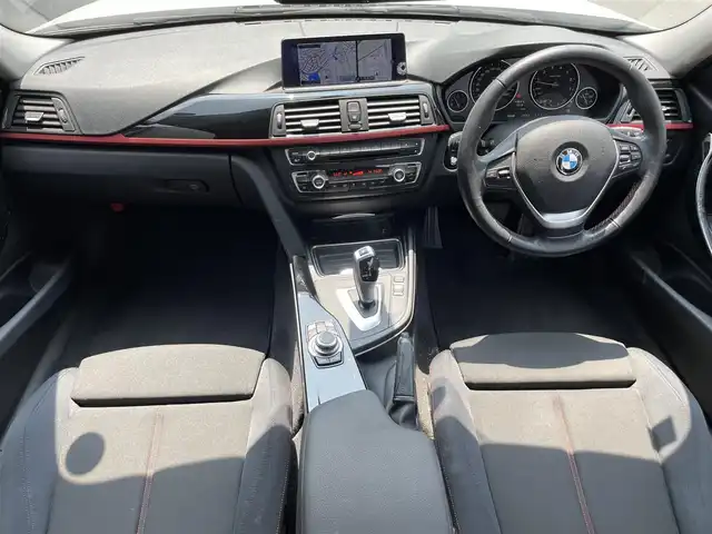 ＢＭＷ ３２０ｉ スポーツ 滋賀県 2013(平25)年 5.3万km ミネラルホワイト 禁煙車/純正ナビ/（CD/DVD/BT/AUX/FM/AM）/バックカメラ/ミラー一体型ETC/前席パワーシート/クルーズコントロール/クリアランスソナー/プッシュスタート/スマートキー/純正17インチAW