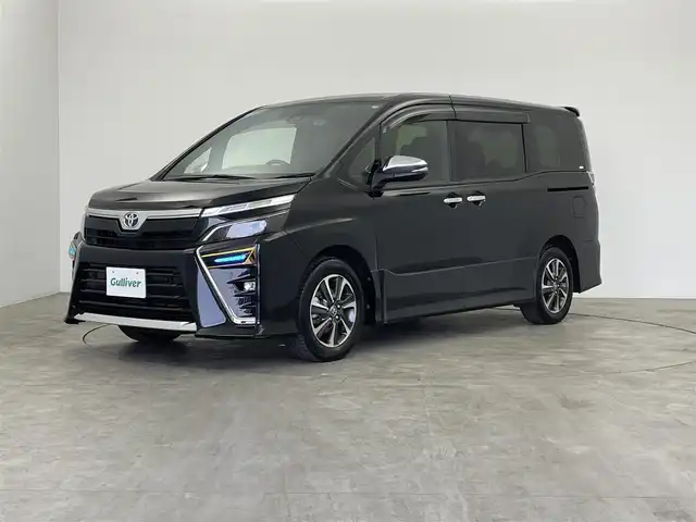 トヨタ ヴォクシー ZS 煌Ⅲ 群馬県 2020(令2)年 5.4万km ブラック 純正９インチナビ　バックカメラ　クルーズコントロール　両側パワースライドドア　ＬＥＤライト　ＡＨＢ　ハーフレザーシート　純正１６インチＡＷ　ステアリングリモコン　クリアランスソナー　ドラレコ　ＥＴＣ