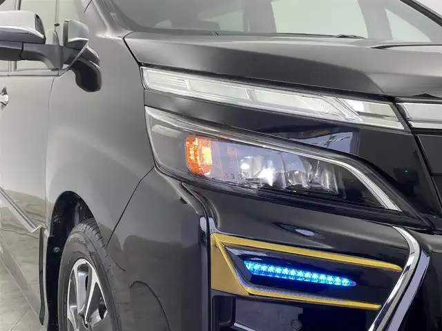 トヨタ ヴォクシー ZS 煌Ⅲ 群馬県 2020(令2)年 5.4万km ブラック 純正９インチナビ　バックカメラ　クルーズコントロール　両側パワースライドドア　ＬＥＤライト　ＡＨＢ　ハーフレザーシート　純正１６インチＡＷ　ステアリングリモコン　クリアランスソナー　ドラレコ　ＥＴＣ